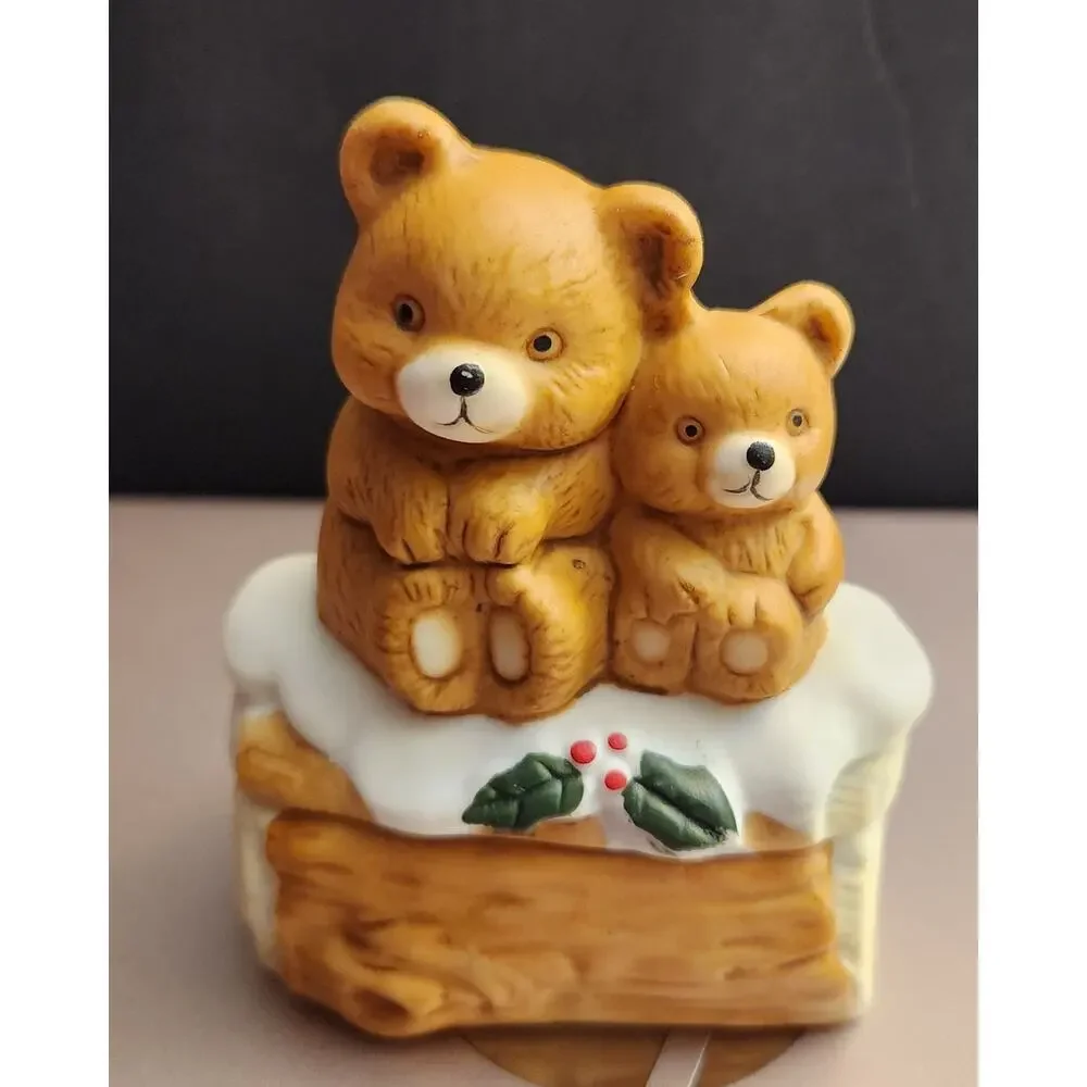 House of Lloyd “Christmas Around the World Cuddly Beary” Ceramic Candle Holder